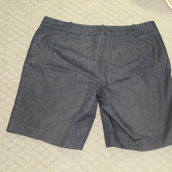 Talbots Women's Size 10P Chambray Dark Blue Bermuda 9" Shorts - Picture 2 of 6
